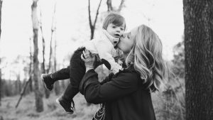 Menjadi Ibu: Tentang Menjaga Emosi dan Kewarasan Diri