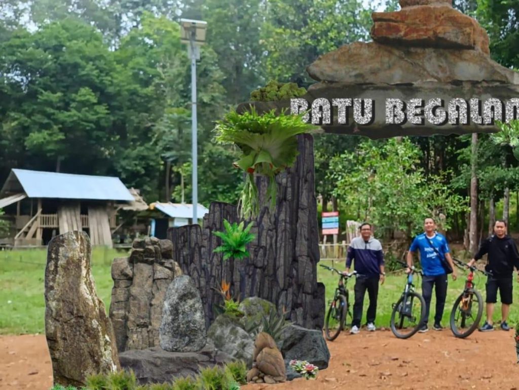Geosite Batu Begalang, Desa Wisata Kelubi