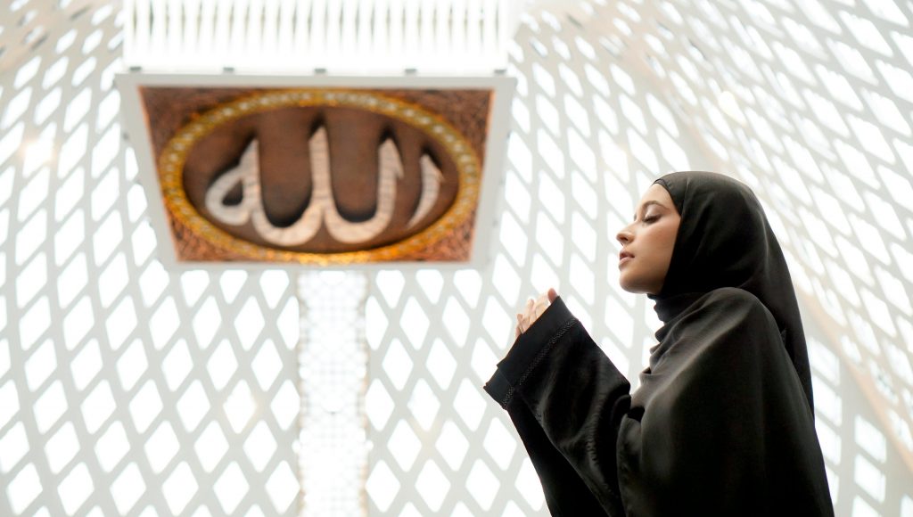 ilustrasi sabar dalam Islam sebagai kunci kemenangan